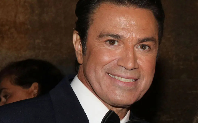 &Phi;&rho;&alpha;&gamma;&kappa;&omicron;ύ&lambda;&eta;&sigmaf;: &laquo;&Theta;έ&lambda;&omega; &pi;ά&rho;&alpha; &pi;&omicron;&lambda;ύ &nu;&alpha; &gamma;ί&nu;&omega; &alpha;&nu;ά&delta;&omicron;&chi;&omicron;&sigmaf; &gamma;&omicron;&nu;έ&alpha;&sigmaf;, &eta; &theta;&epsilon;ί&alpha; &mu;&omicron;&upsilon; &mu;&epsilon; &upsilon;&iota;&omicron;&theta;έ&tau;&eta;&sigma;&epsilon; ό&tau;&alpha;&nu; ή&mu;&omicron;&upsilon;&nu; 4&raquo;