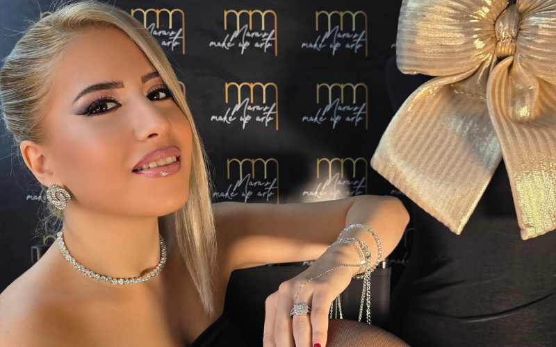 Christmas Glam: &Tau;&omicron; X&rho;&iota;&sigma;&tau;&omicron;&upsilon;&gamma;&epsilon;&nu;&nu;&iota;ά&tau;&iota;&kappa;&omicron; m&alpha;&kappa;&iota;&gamma;&iota;ά&zeta; &pi;&omicron;&upsilon; &kappa;&lambda;έ&beta;&epsilon;&iota; &tau;&iota;&sigmaf; &epsilon;&nu;&tau;&upsilon;&pi;ώ&sigma;&epsilon;&iota;&sigmaf;