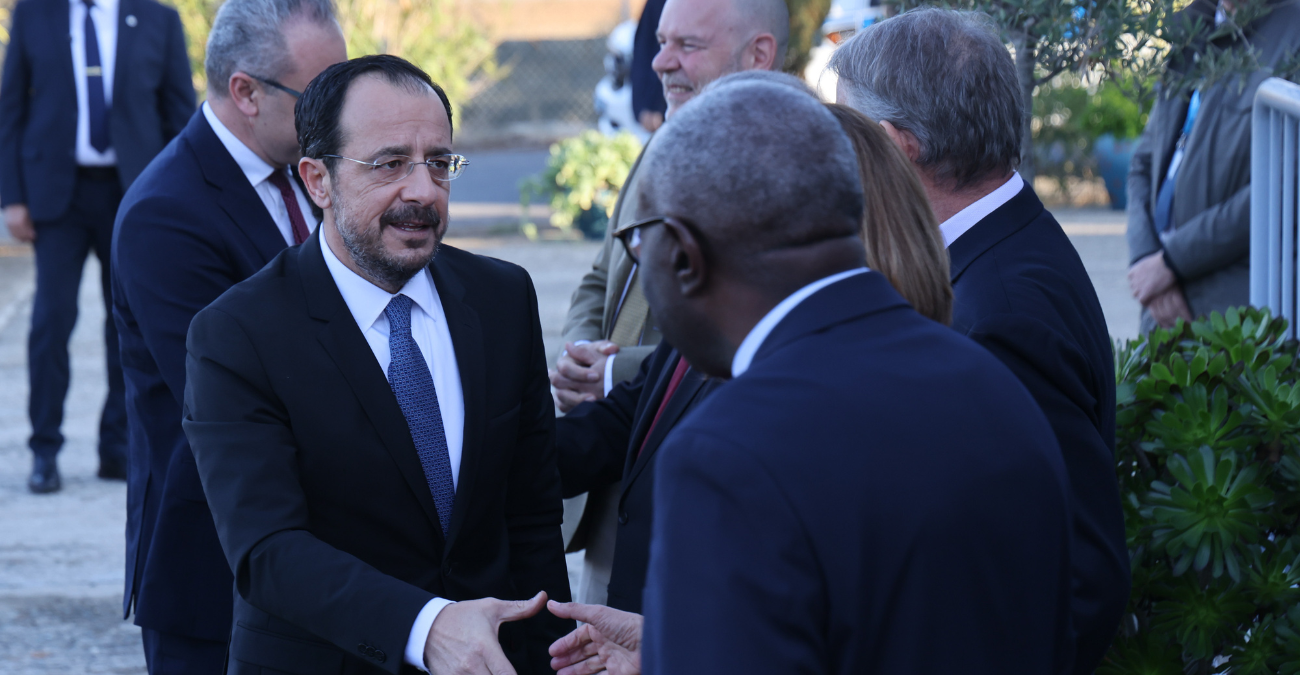 Fashion Diplomacy: Τι «είπαν» οι ενδυματολογικές επιλογές στη συνάντηση Χριστοδουλίδη – Holguín – Erhürman για το Κυπριακό