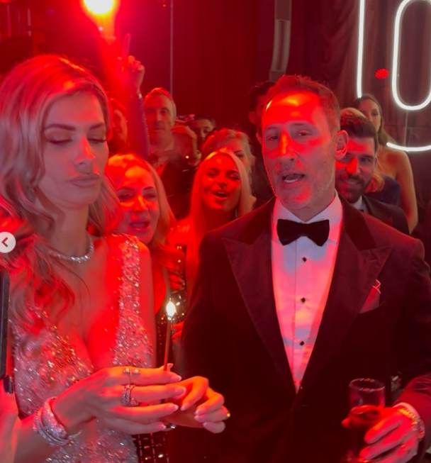 Εντυπωσιακό πάρτυ για Κύπριο κροίσο επιχειρηματία – Γιόρτασε τα 60α γενέθλια του και του τραγούδησε η Νατάσα Θεοδωρίδου