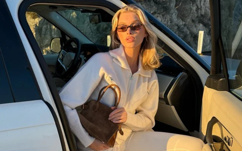 &Tau;&omicron; &lambda;&epsilon;&upsilon;&kappa;ό &kappa;&omicron;&lambda;ά&nu; &epsilon;&pi;&iota;&sigma;&tau;&rho;έ&phi;&epsilon;&iota; &delta;&upsilon;&nu;&alpha;&mu;&iota;&kappa;ά &sigma;&tau;&eta; &mu;ό&delta;&alpha; &kappa;&alpha;&iota; &eta; Elsa Hosk &epsilon;ί&nu;&alpha;&iota; &tau;&omicron; &alpha;&pi;ό&lambda;&upsilon;&tau;&omicron; fashion inspo!