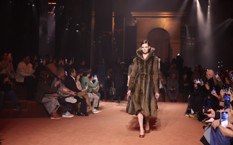 Fendi, Gucci, Marni: &Omicron;&iota; &tau;&rho;&epsilon;&iota;&sigmaf; &pi;&alpha;&sigma;&alpha;&rho;έ&lambda;&epsilon;&sigmaf; &pi;&omicron;&upsilon; ό&lambda;&omicron;&iota; &theta;&alpha; &sigma;&upsilon;&zeta;&eta;&tau;&omicron;ύ&nu; &tau;&omicron; 2026